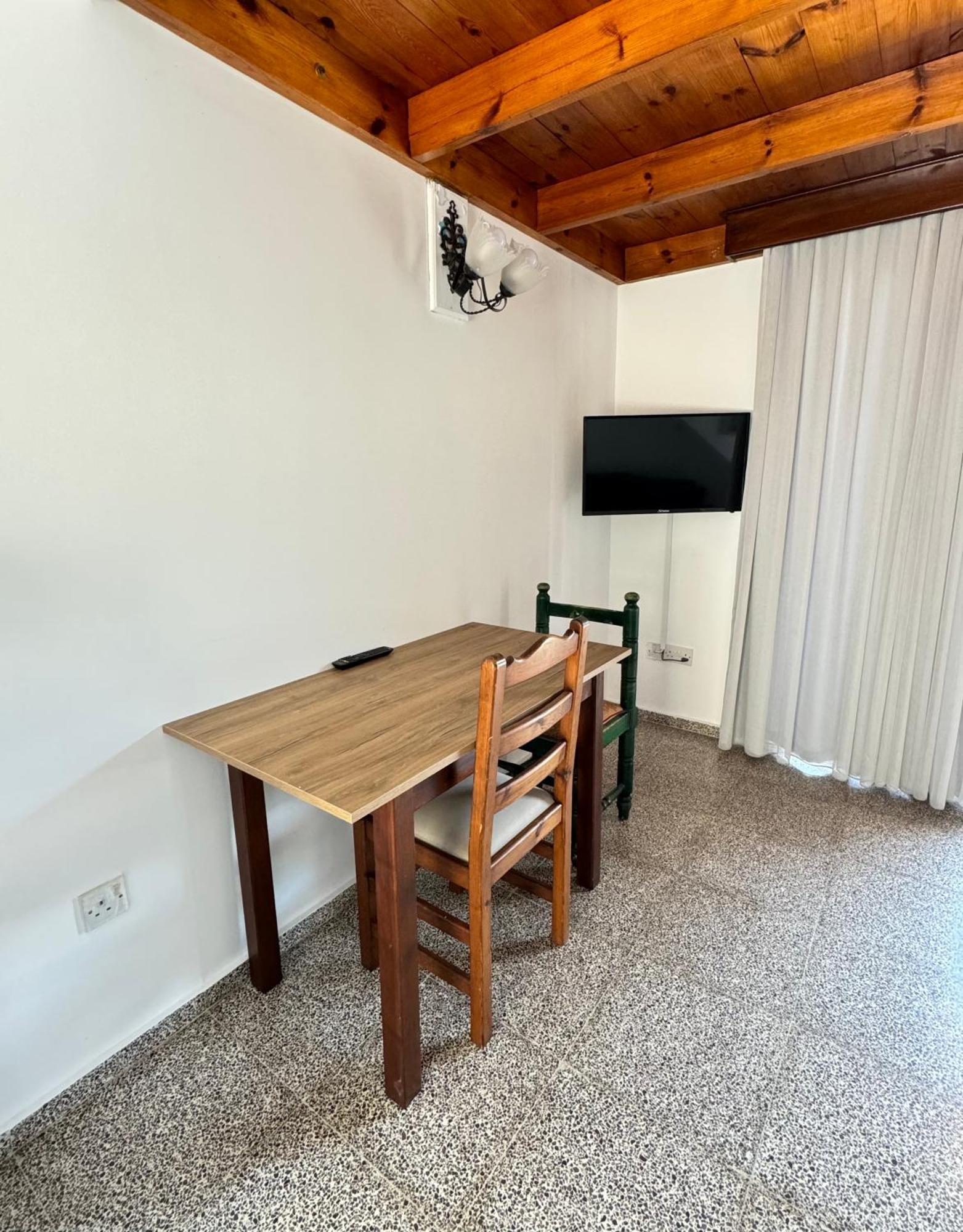 The Horse Farm Hotel Agios Georgios  Exterior photo